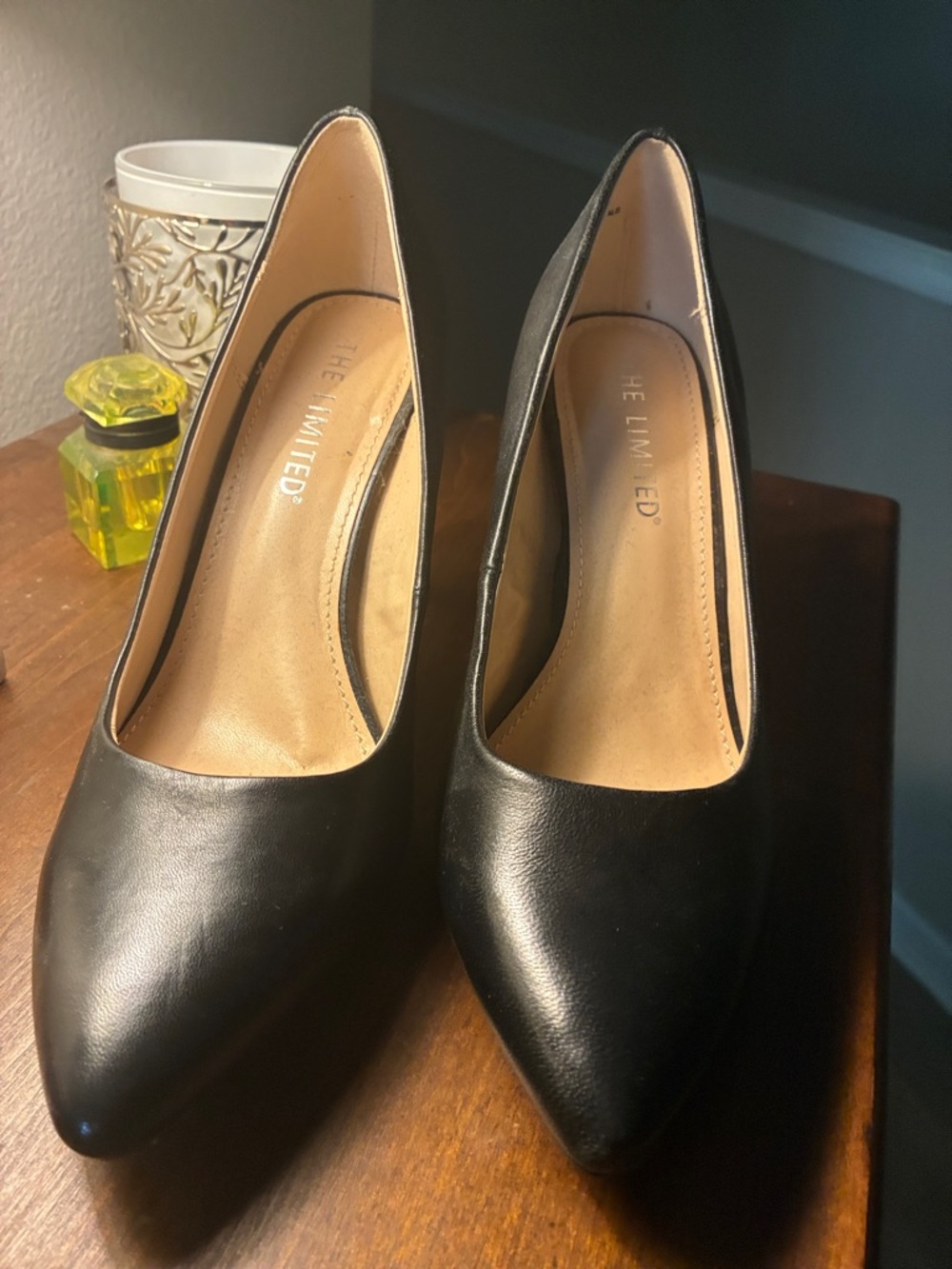 The Limited Black Pointed-Toe Leather Pumps Size 8 M